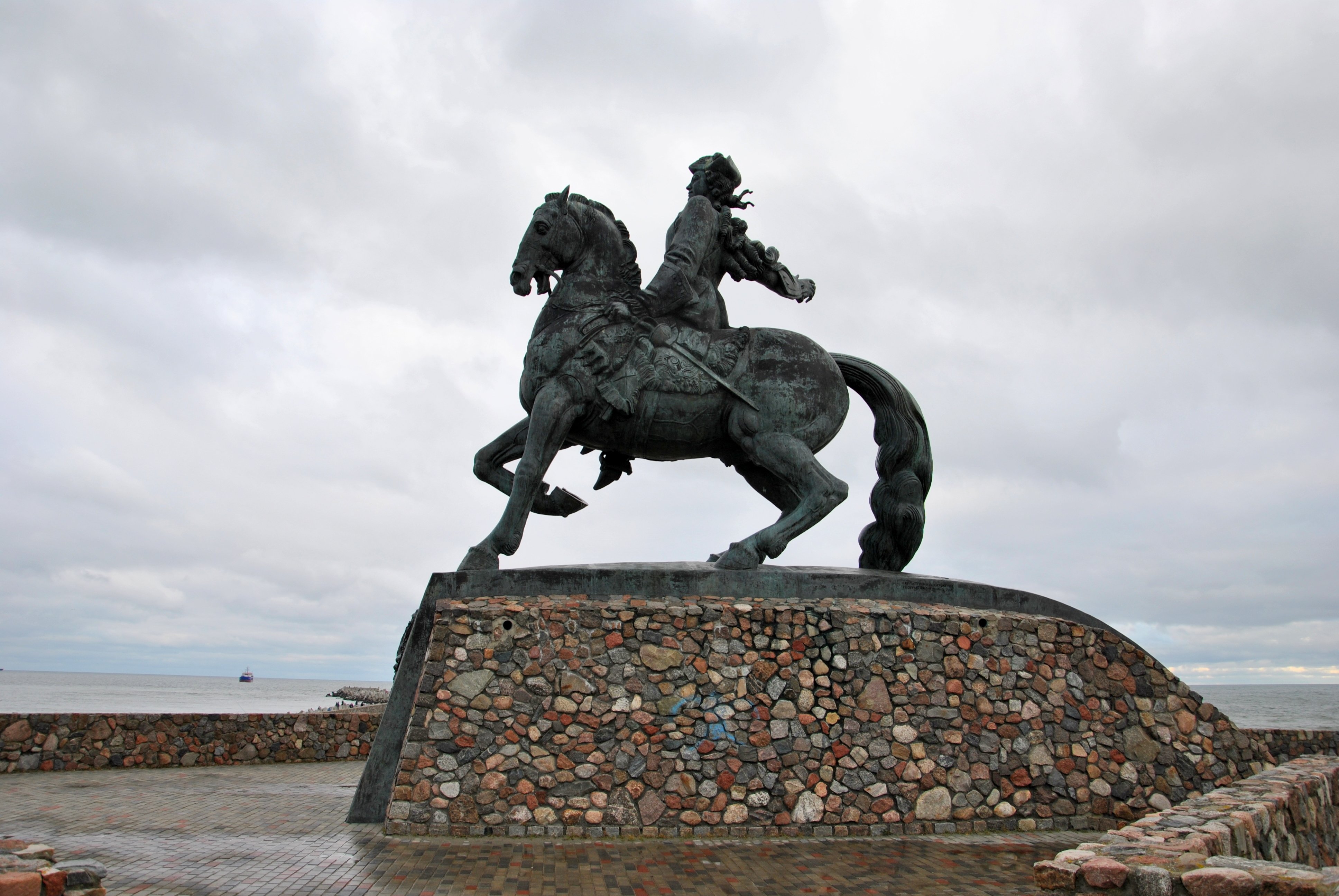 Памятник Елизавете Петровне