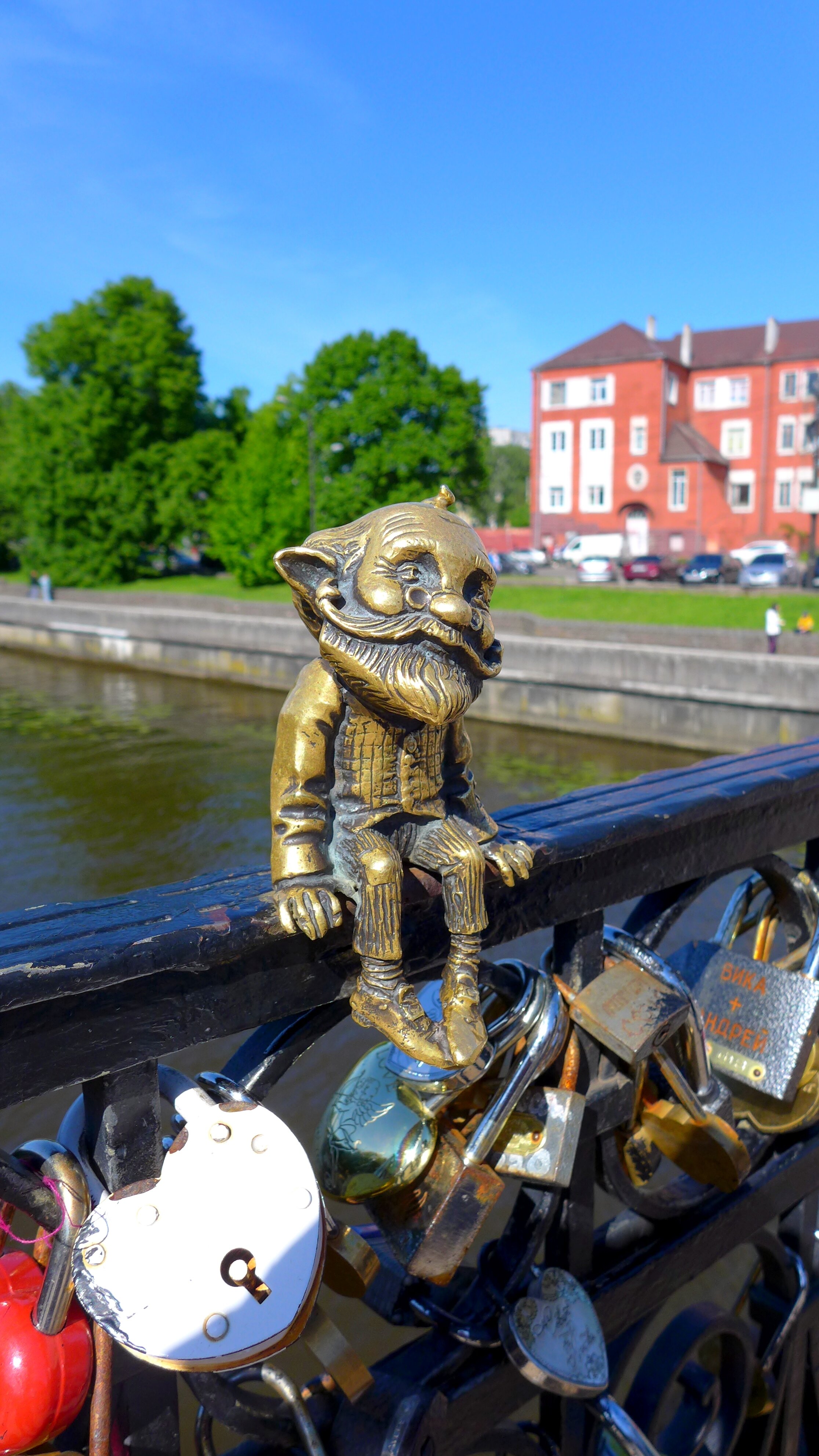 Скульптура «Дедушка хомлин» (Карл)