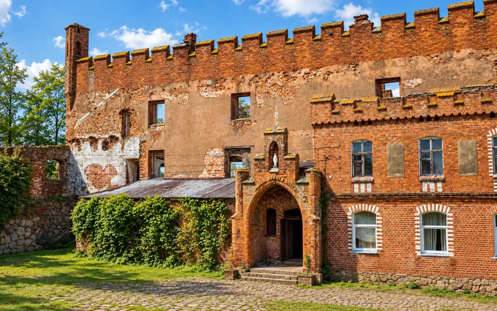 Замок Шаакен; сыроварня Schaaken Dorf / «Шаакен Дорф»